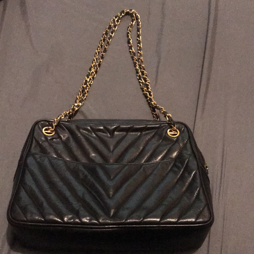 💎 CHANEL 💎 chevron lambskin zipper tote - Picture 4 of 15